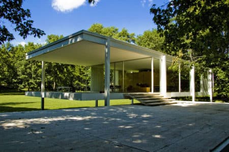 01 - The Farnsworth House by architect Mies van der Rohe. (image: cc by-SA 2.0, wikipedia commons)